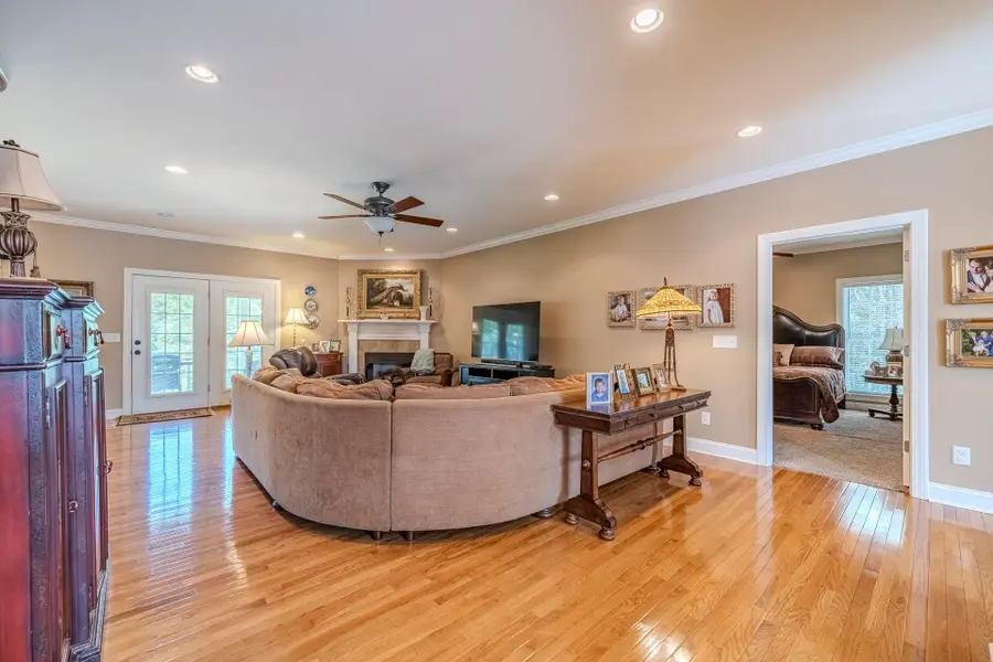 670 Bowen Dr, Savannah, TN 38372 - #3