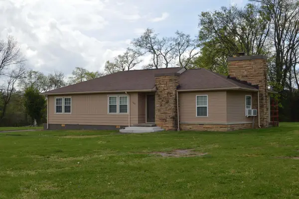 305 Peacock St, Bell Buckle, TN 37020