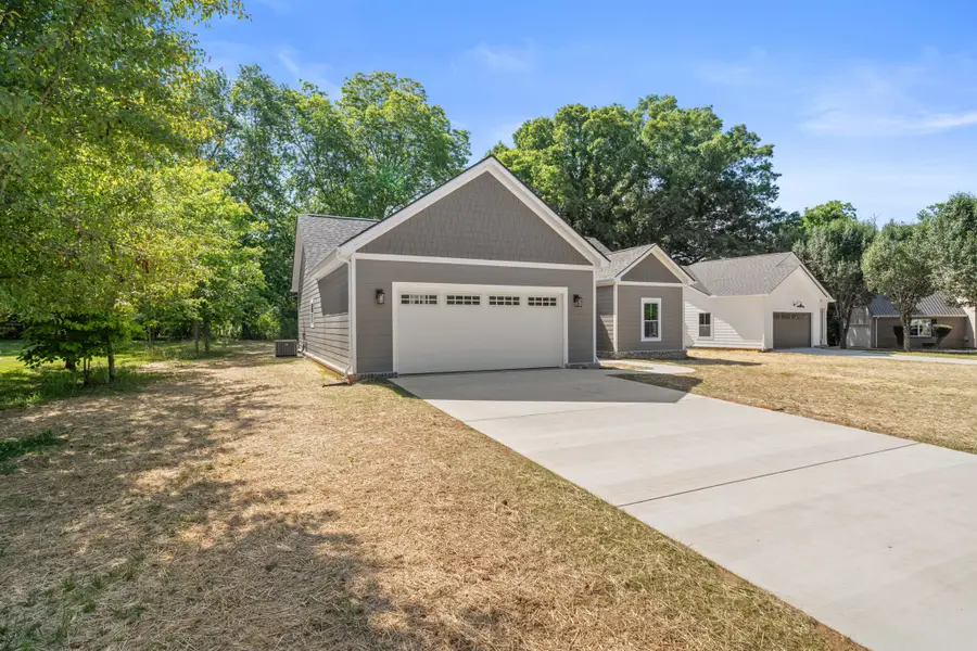 253 Brookfield Cir, Winchester, TN 37398 - #2