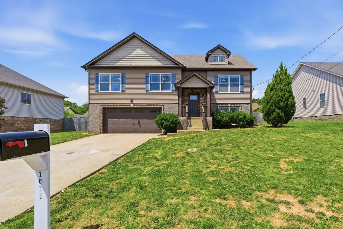 1011 Sunrise Dr, Clarksville, TN 37042 - #1