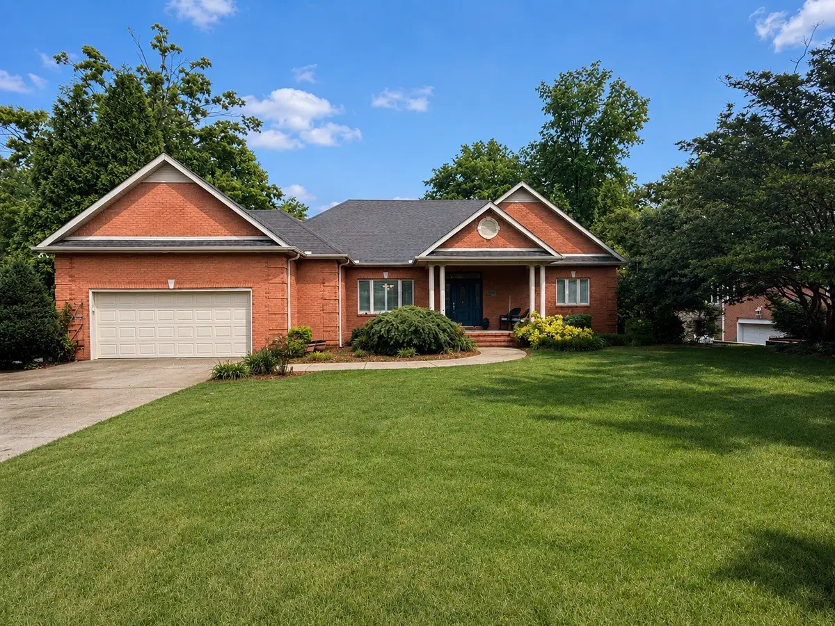 353 Waters Edge Dr, Estill Springs, TN 37330 - #1