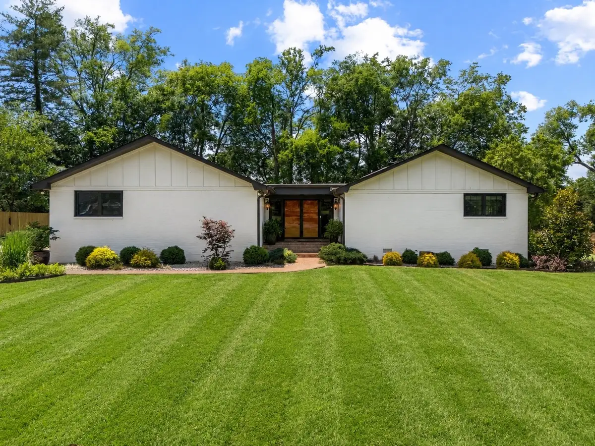 908 Lakeshore Dr, Gallatin, TN 37066 - #1