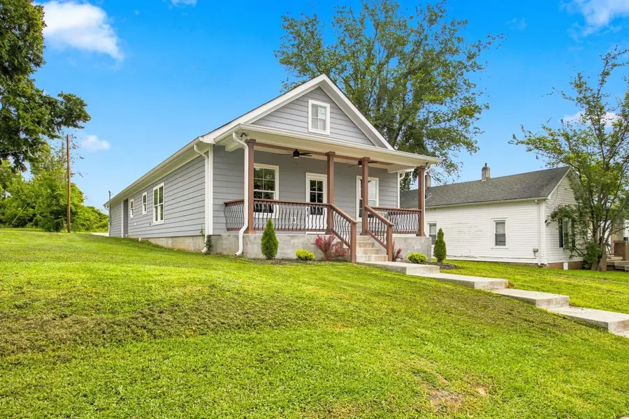 207 Scott St, Dickson, TN 37055 - #3