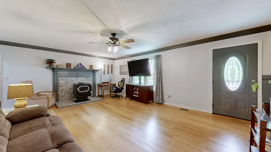 4648 31 Hwy W, Cottontown, TN 37048 - #3