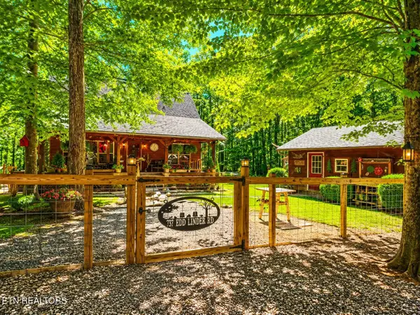737 Edd Linder Rd, Jamestown, TN 38556