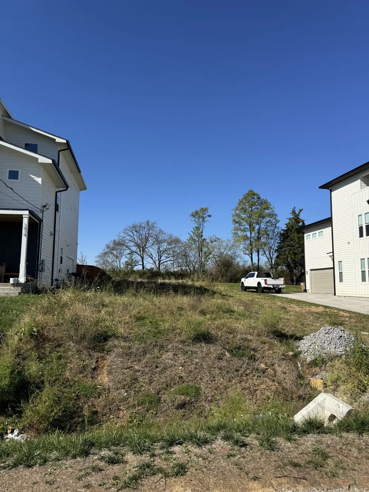 1527 E Stewarts Ln, Nashville, TN 37218 - #1