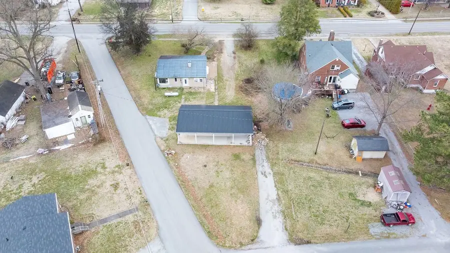 439 W Park St, Guthrie, KY 42234 - #3