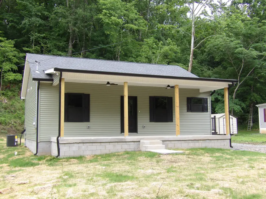 302 W Richland Ave, Waverly, TN 37185 - #2