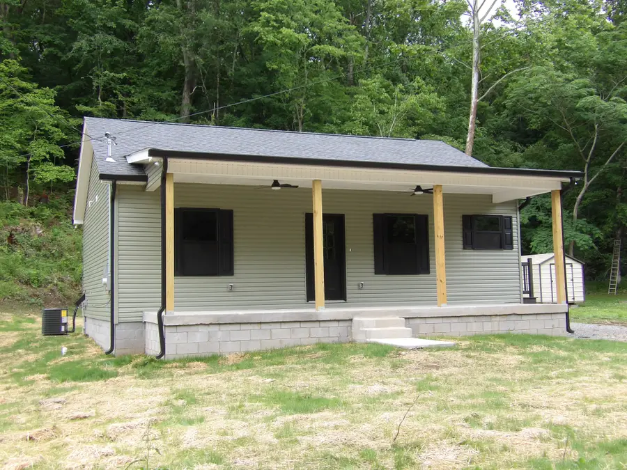 302 W Richland Ave, Waverly, TN 37185 - #3