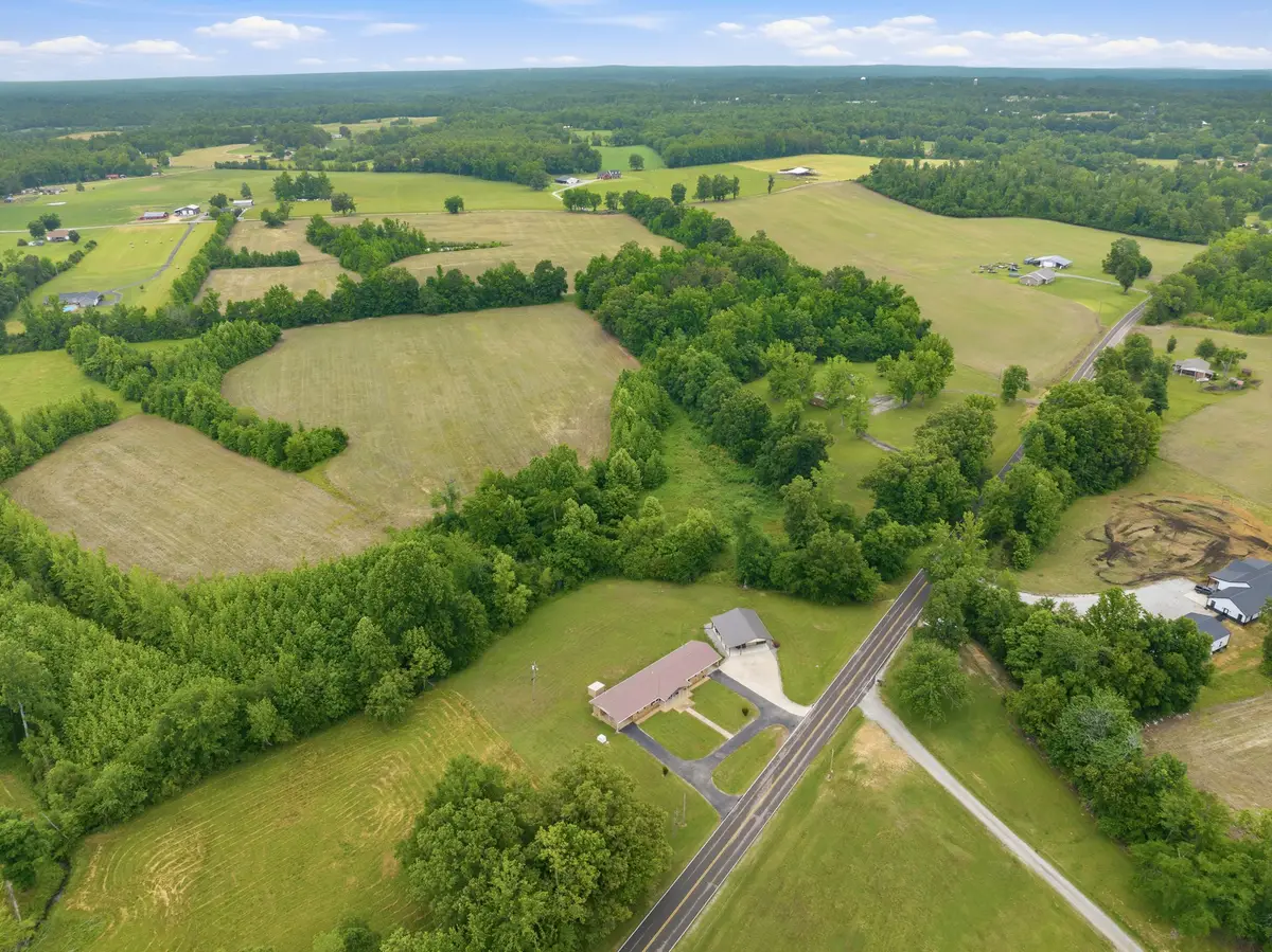 944 Brooksie Thompson Rd, Decaturville, TN 38329 - #1