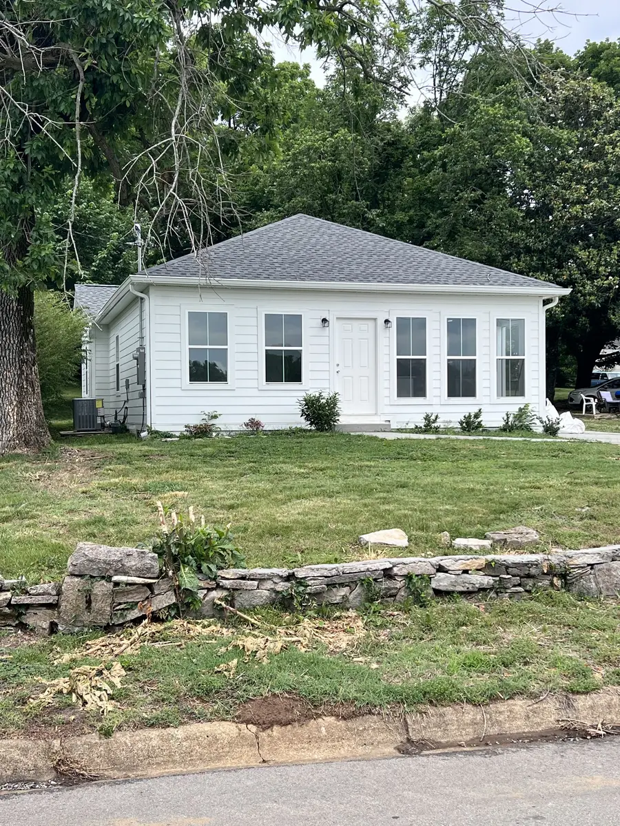 612 E Madison St, Pulaski, TN 38478 - #2