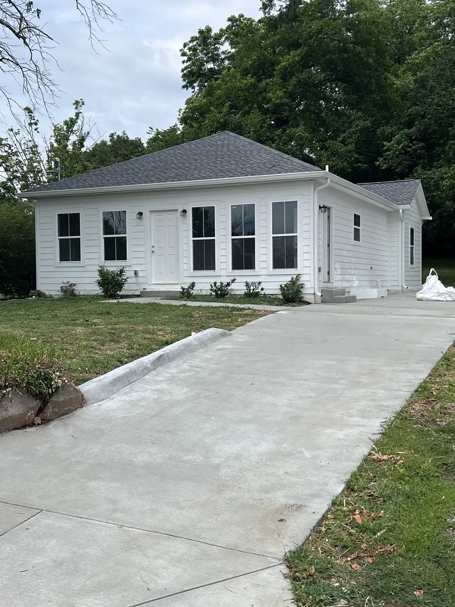 612 E Madison St, Pulaski, TN 38478 - #3