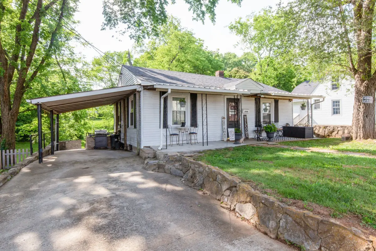 2006 Thomas Ave, Columbia, TN 38401 - #1