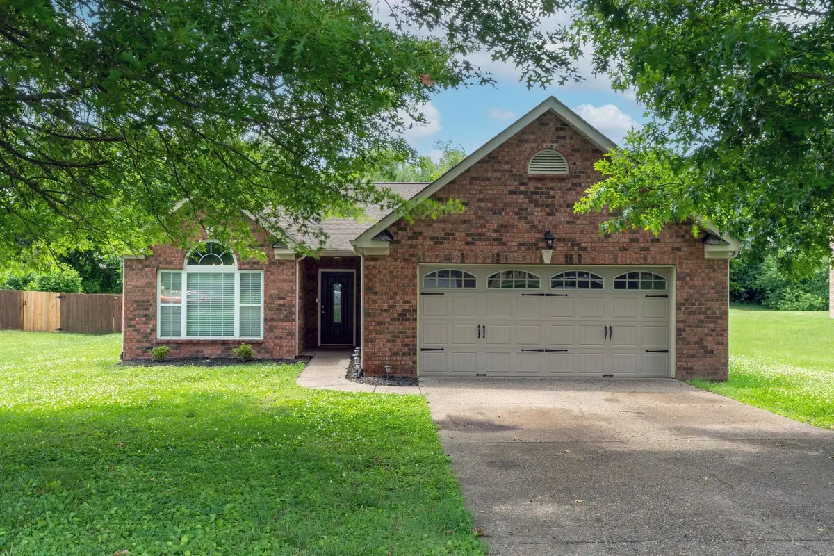 208 Remington Ave, Gallatin, TN 37066 - #1