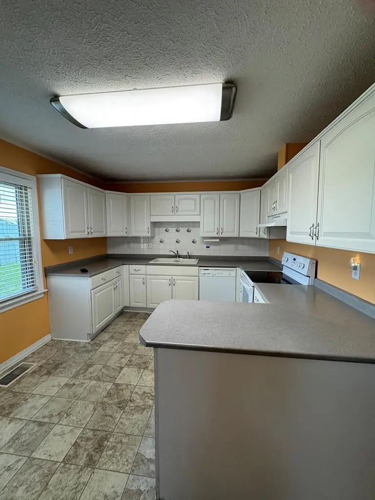 2913 Seminole Dr, Hopkinsville, KY 42240 - #3