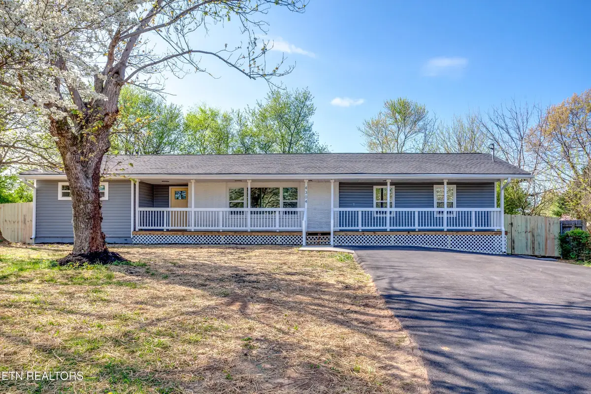 4304 Nw Strolling Rd, Knoxville, TN 37912 - #1