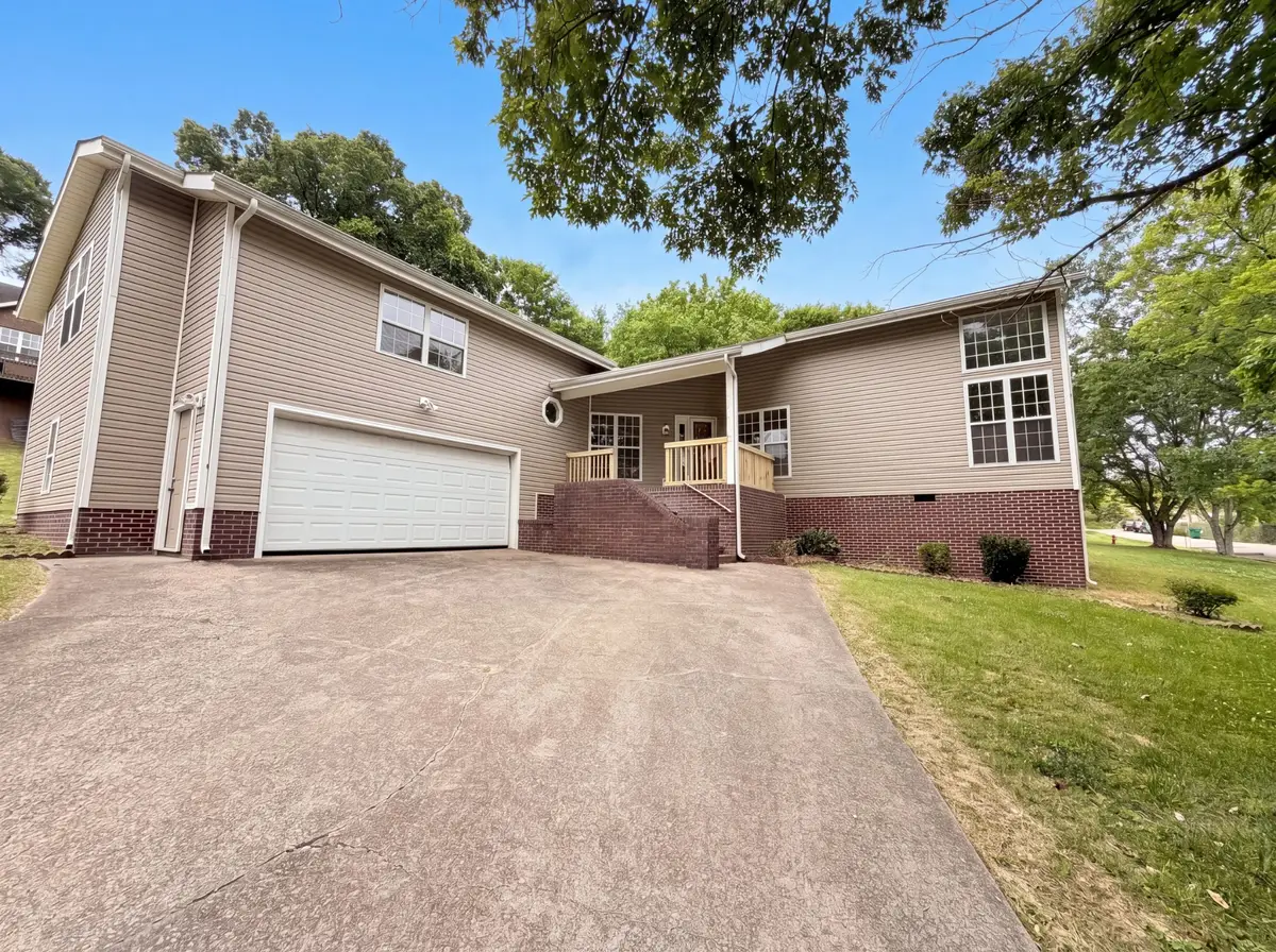 2011 Wild Cherry Dr, Lewisburg, TN 37091 - #1