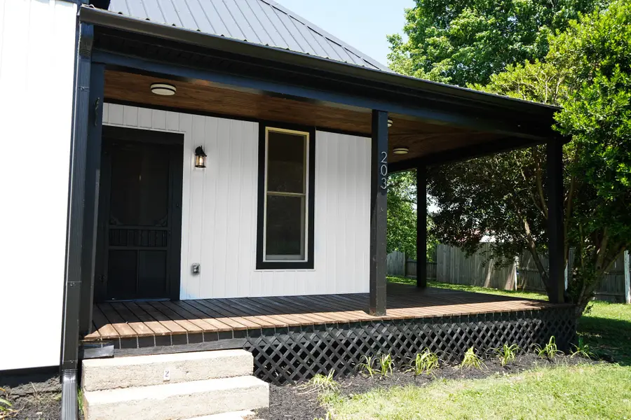 203 College St, Portland, TN 37148 - #2