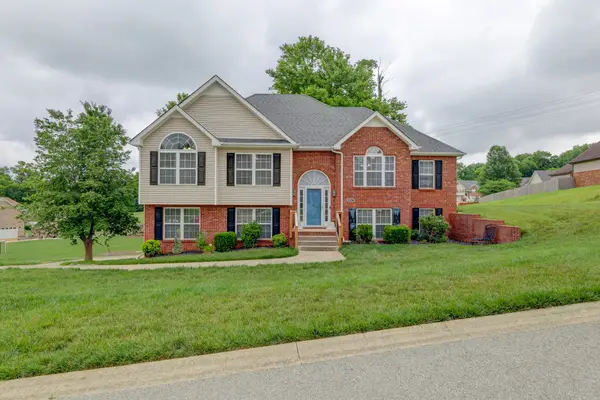 2536 Tennyson Dr, Clarksville, TN 37040