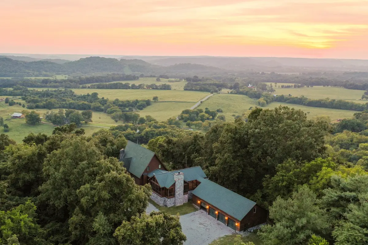 4059 Jimmy Gray Robinson Rd, Williamsport, TN 38487 - #1