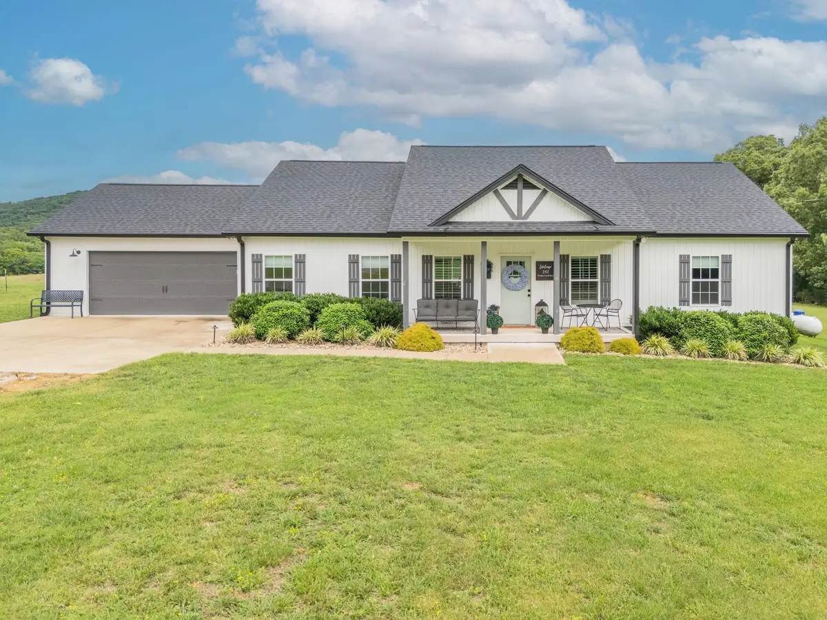 242 Plunkett Creek Rd, Gordonsville, TN 38563 - #1