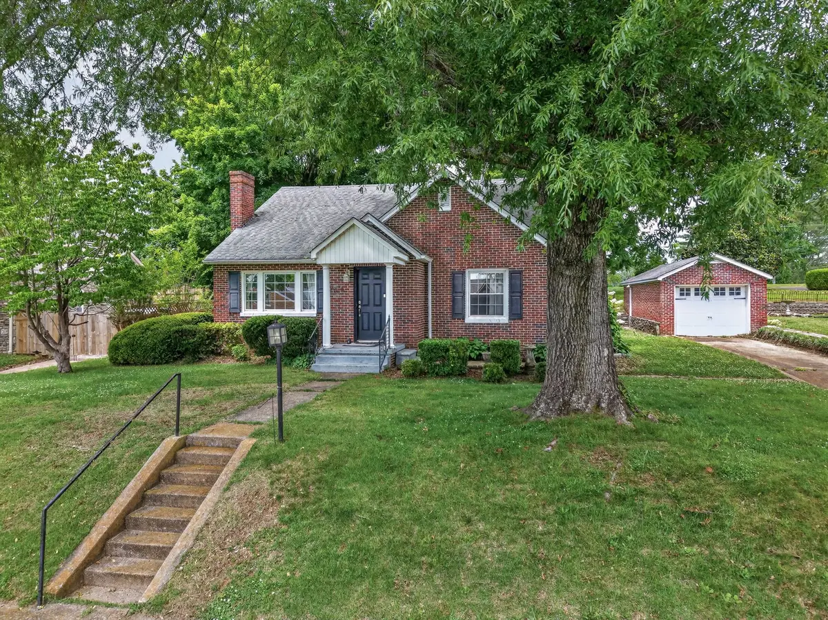 502 4th Ave, Fayetteville, TN 37334 - #1