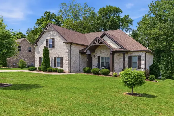 2065 Stratford Ln, Greenbrier, TN 37073