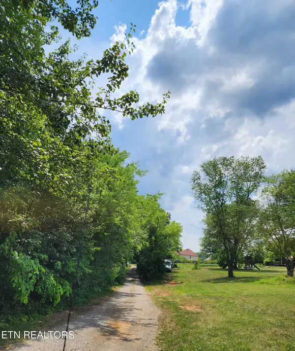 1017 Catlett Rd, Knoxville, TN 37932