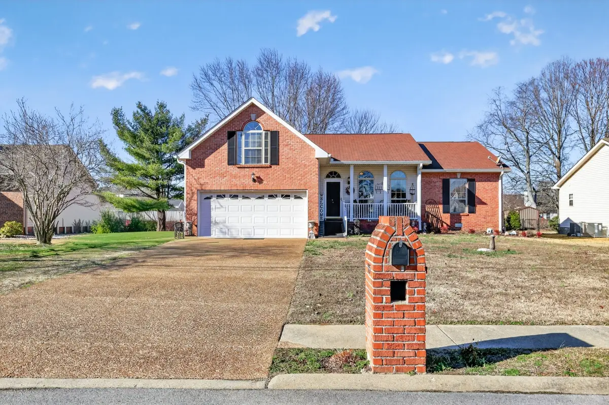 105 Hunterwood Dr, White House, TN 37188 - #1