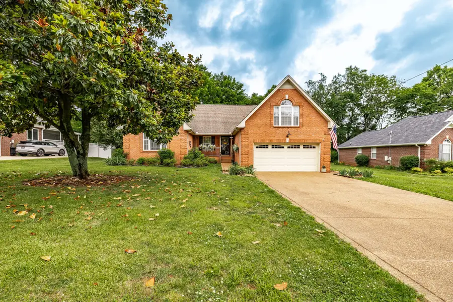 124 W Braxton Ln, Hendersonville, TN 37075 - #3