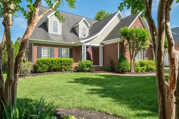 668 Springlake Dr, Franklin, TN 37064