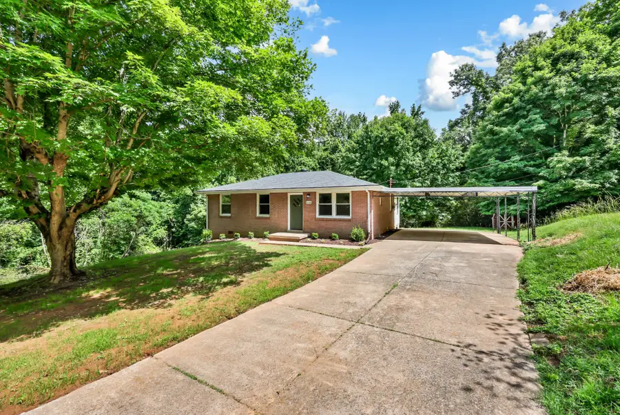 1446 Elm Hill Dr, Clarksville, TN 37040 - #2
