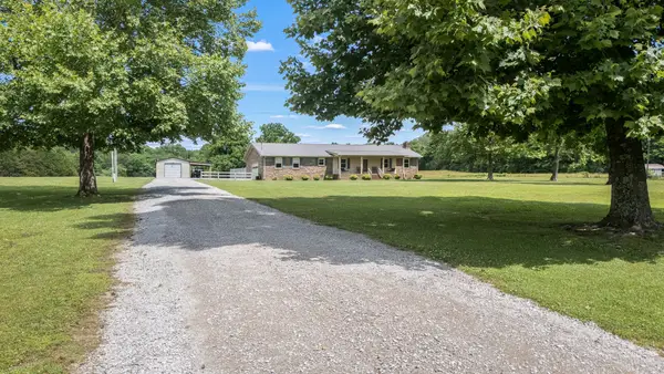 43 Boning Rd, Fayetteville, TN 37334