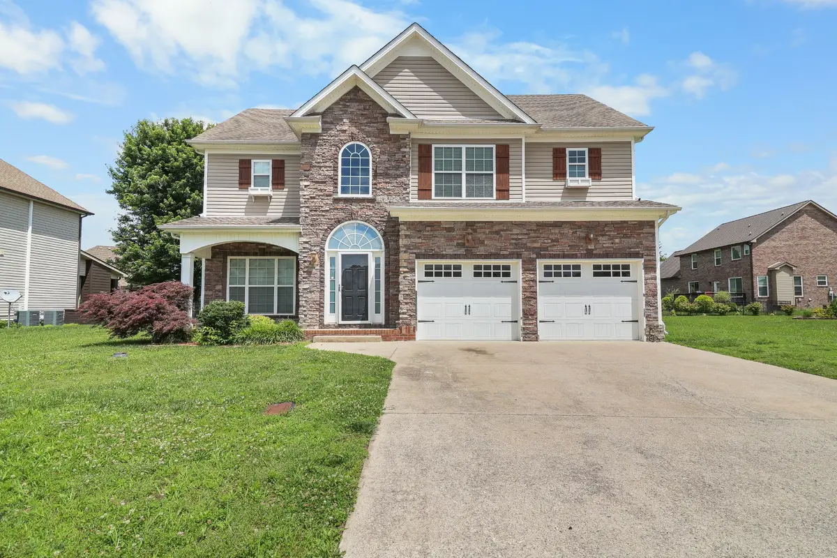 1093 Willow Cir, Clarksville, TN 37043 - #1