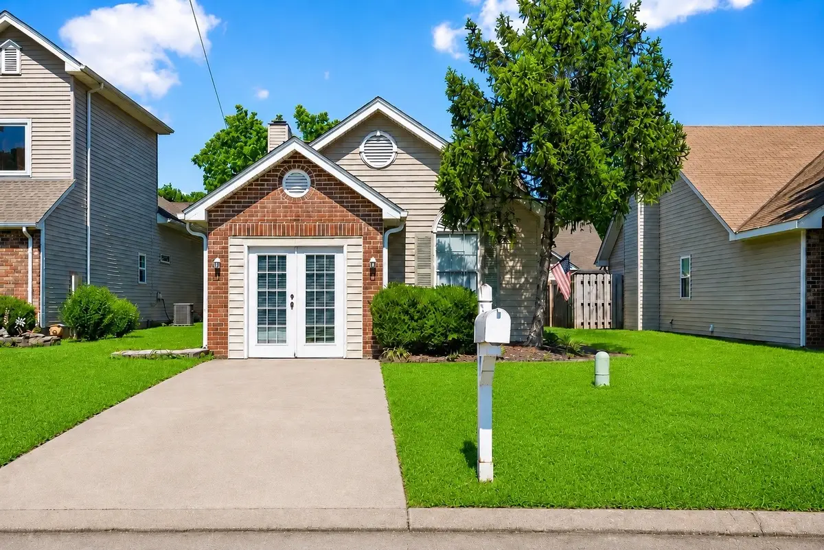 1006 Valley Dr, Goodlettsville, TN 37072 - #1