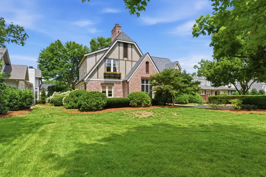 617 Westover Dr, Nashville, TN 37205 - #3