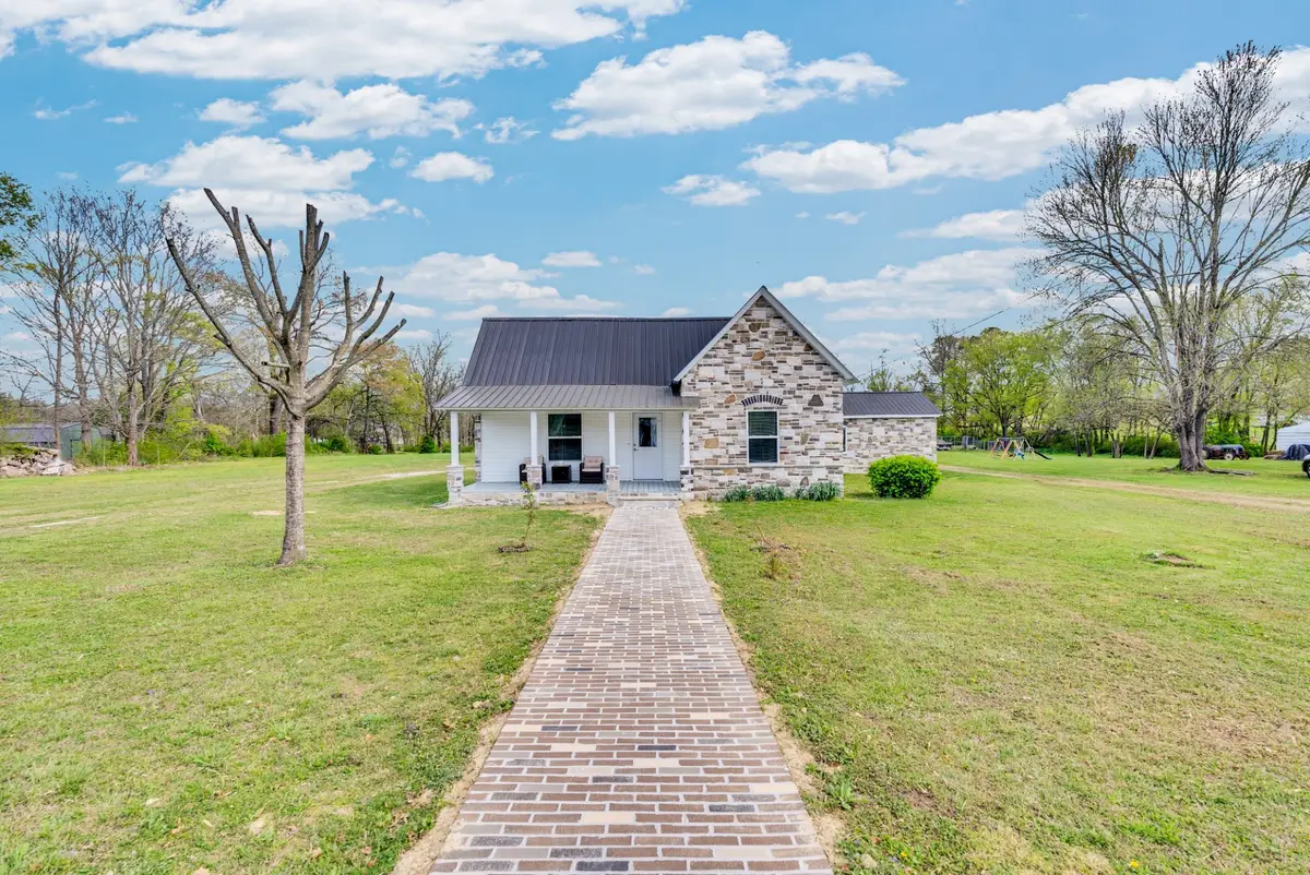 320 W King St, Morrison, TN 37357 - #1