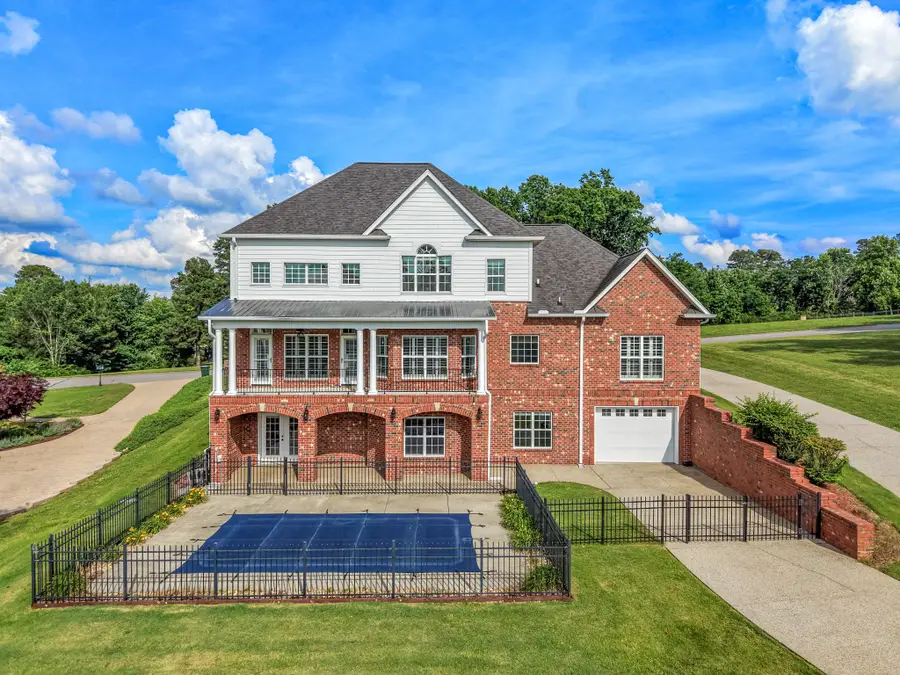 511 Country Club Dr, Dickson, TN 37055 - #2