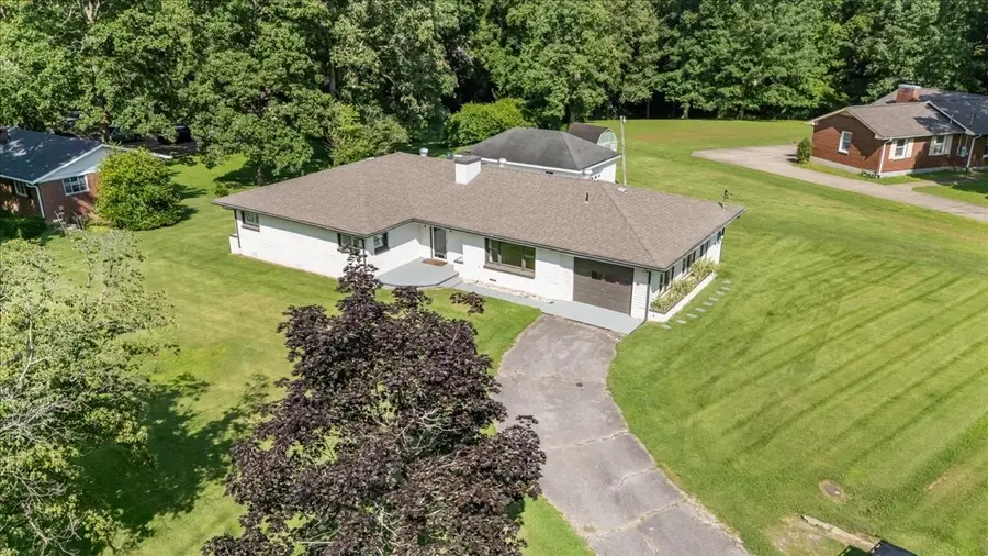 215 Sunset Dr, New Johnsonville, TN 37134 - #2