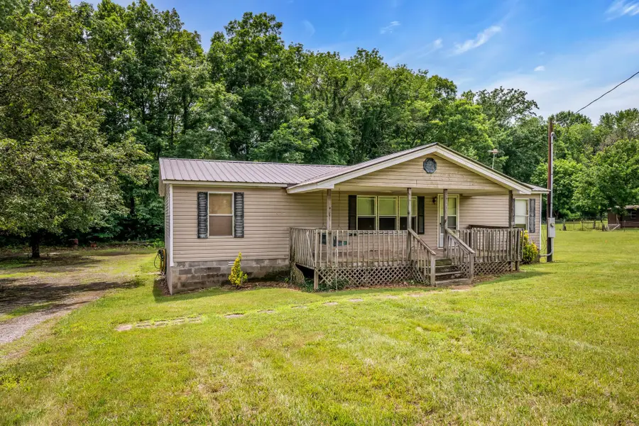1005 Briarwood Dr, Charlotte, TN 37036 - #2