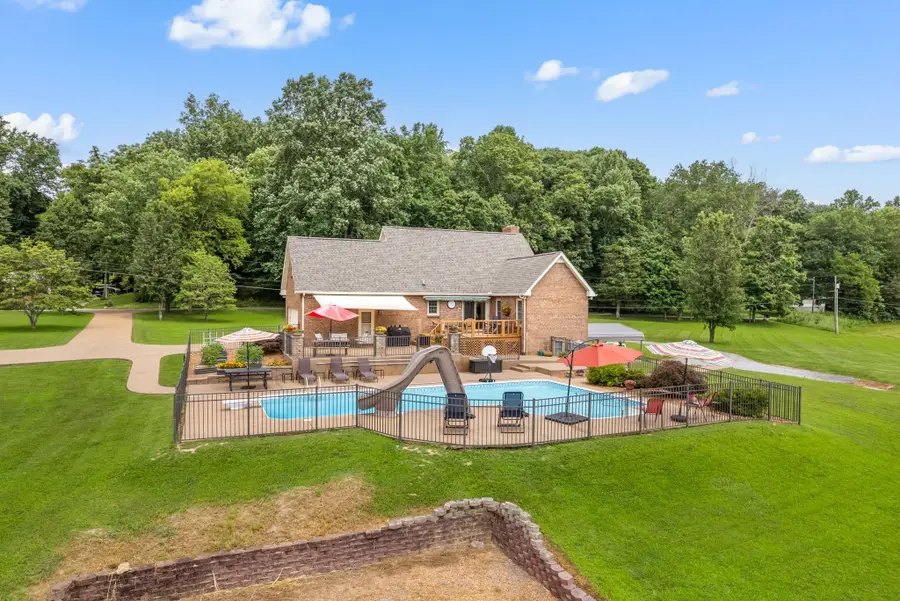 915 Rocky Hollow Rd, Erin, TN 37061 - #3