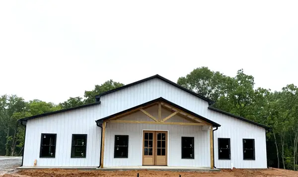 5572 Antioch Rd, Hopkinsville, KY 42240