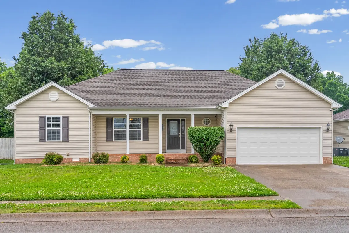 991 Wing Tip Cir, Hopkinsville, KY 42240 - #1