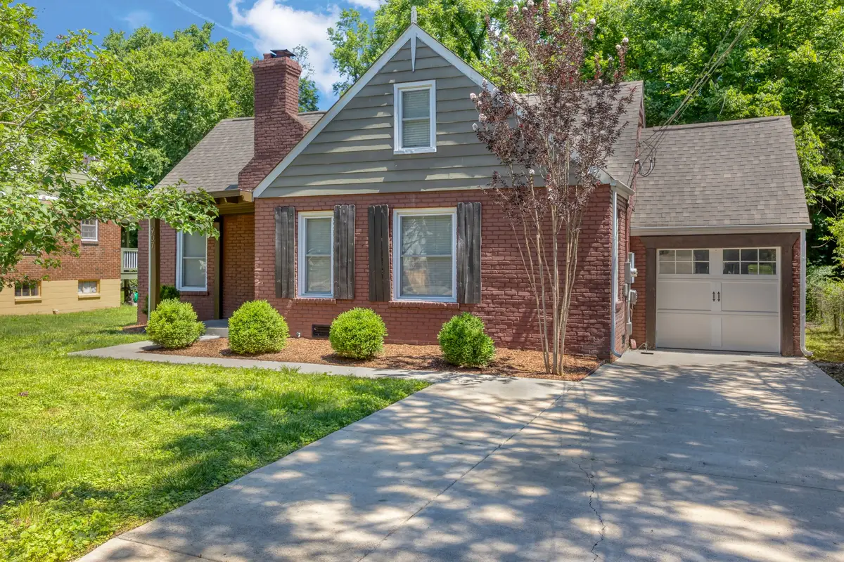 907 Burchwood Ave, Nashville, TN 37216 - #1