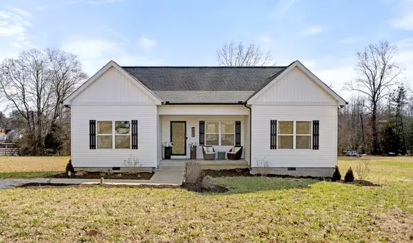 1007 Edgewood Dr, Dickson, TN 37055