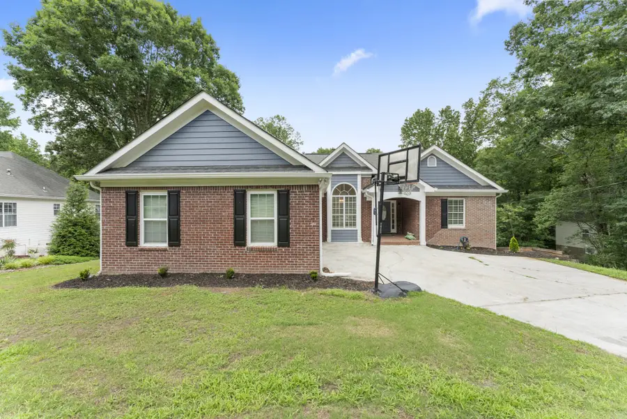 6471 Ivy Springs Dr, Flowery Branch, GA 30542 - #2