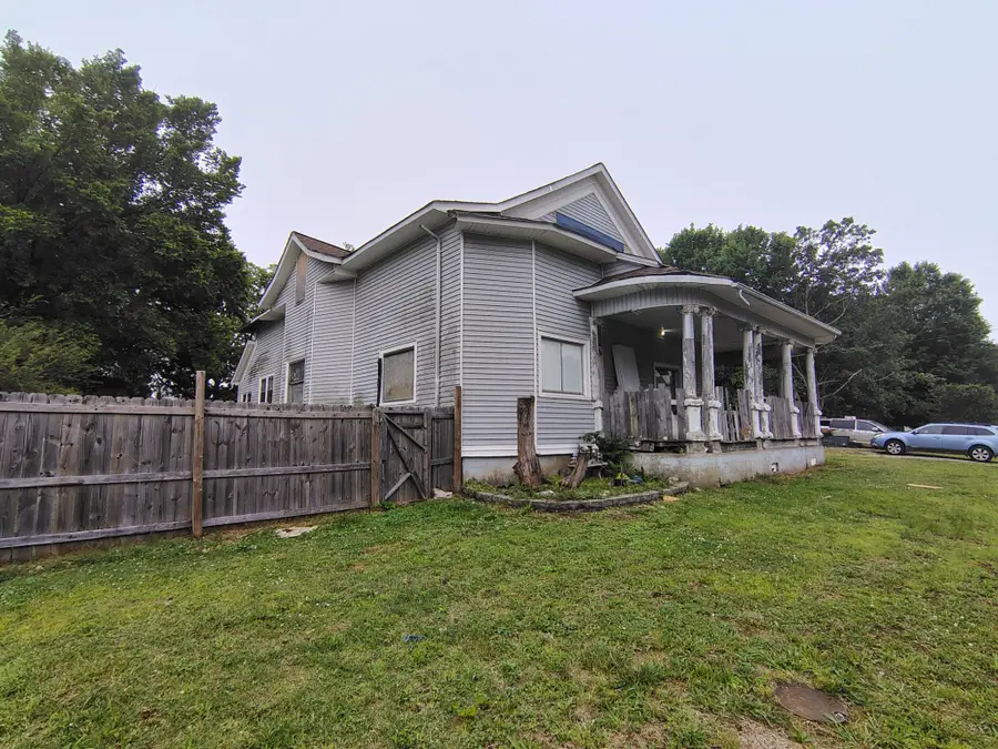 112 N Grayson St, Newbern, TN 38059 - #2