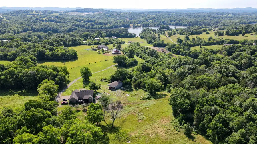 335 Hankins Ln, Hartsville, TN 37074 - #2