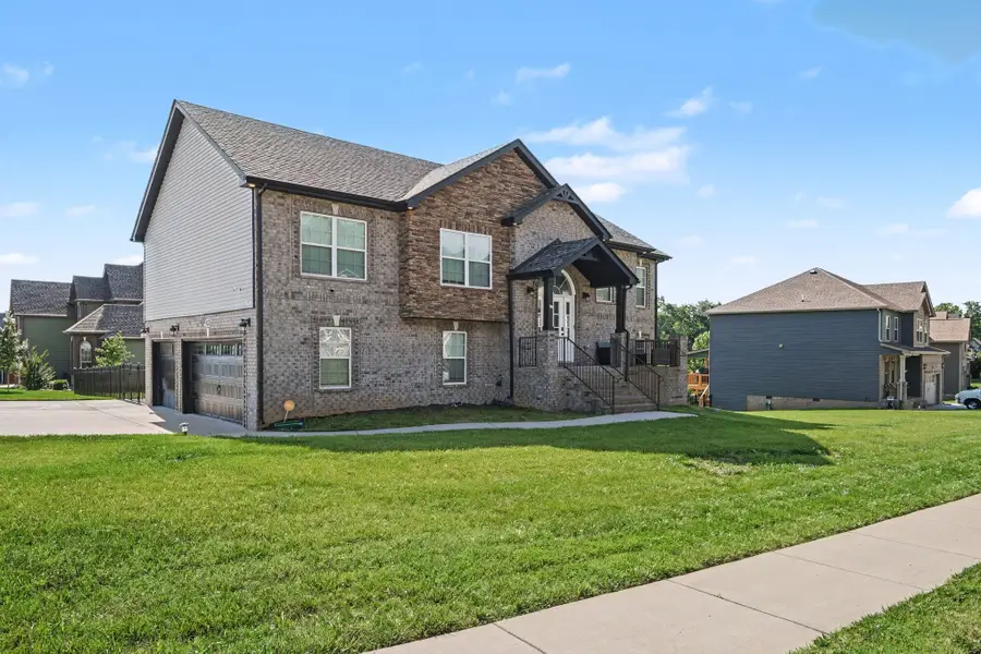 529 Cresthaven Ln, Clarksville, TN 37043 - #2
