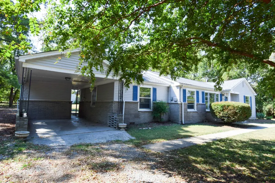 801 Hart St, Gallatin, TN 37066 - #3